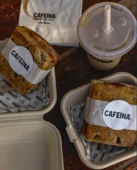 Sanduíches tostados nas embalagens da Cafeína